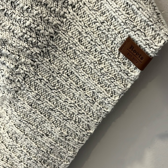 Roots Knit Heathered Grey Poncho, One Size - Picture 2 of 5